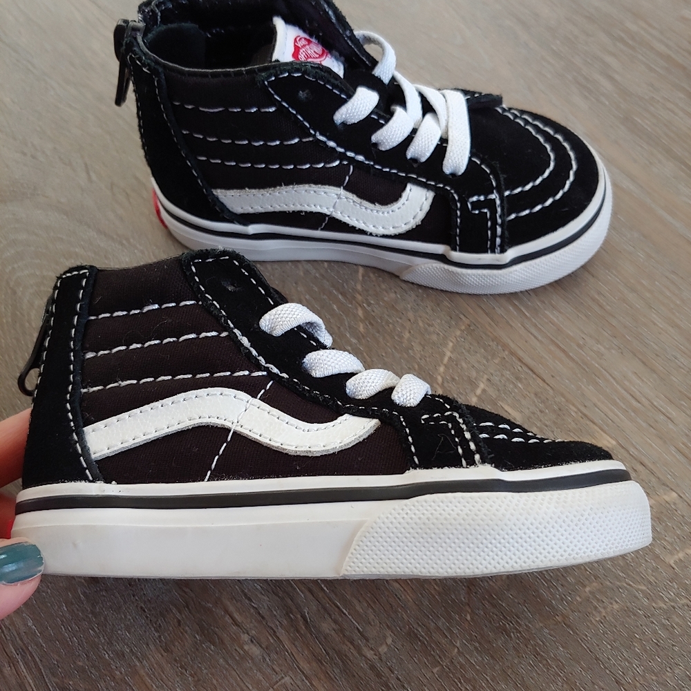 ❤️SOLD❤️Vans Toddler Sk8 Hi Zip - Picture 2 of 4